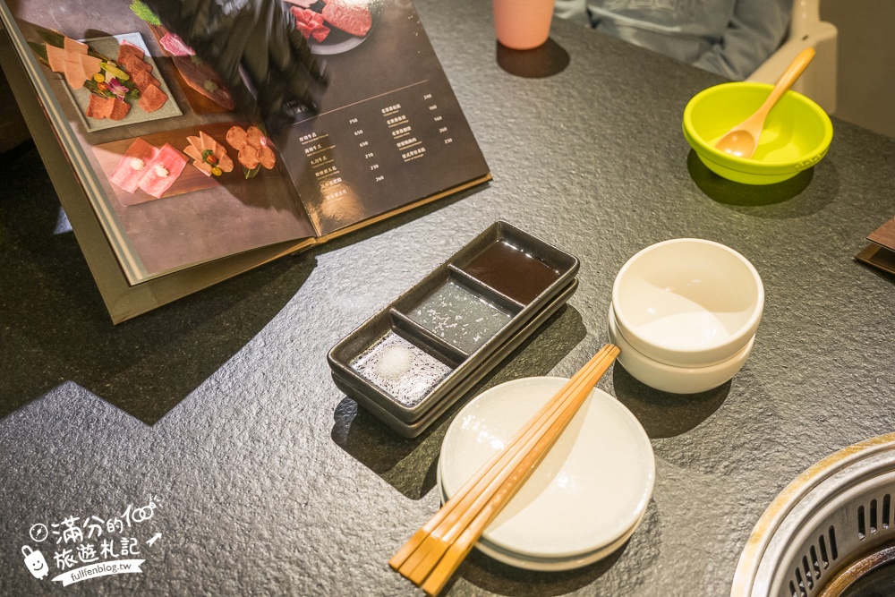 台中【瓦庫燒肉WOW COOL】全台最夢幻燒肉老宅,變身聖誕村,和聖誕老公公一起吃燒肉!