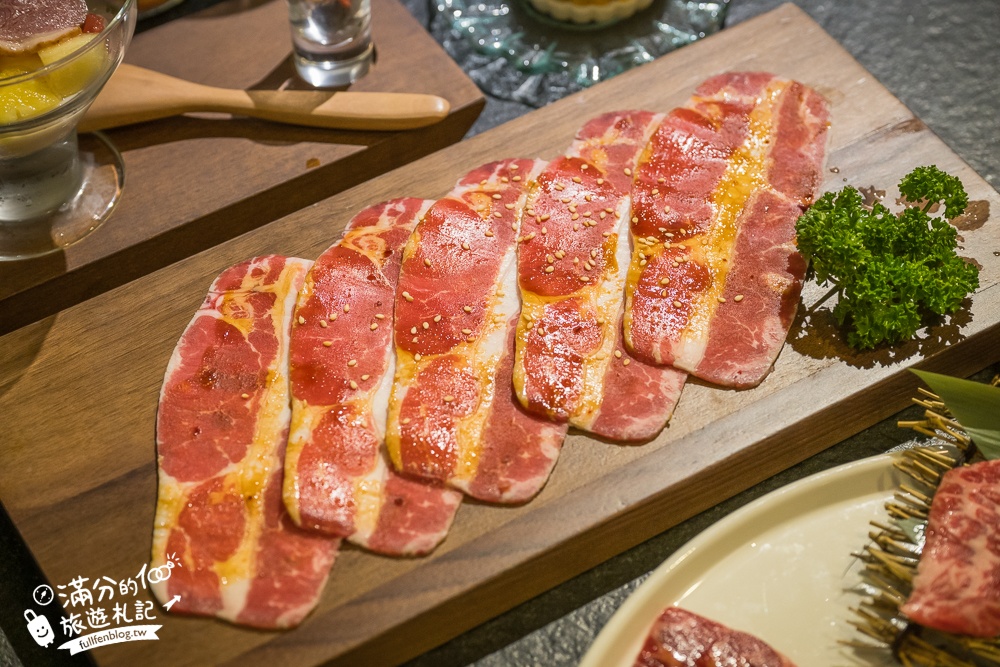 台中【瓦庫燒肉WOW COOL】全台最夢幻燒肉老宅,變身聖誕村,和聖誕老公公一起吃燒肉!
