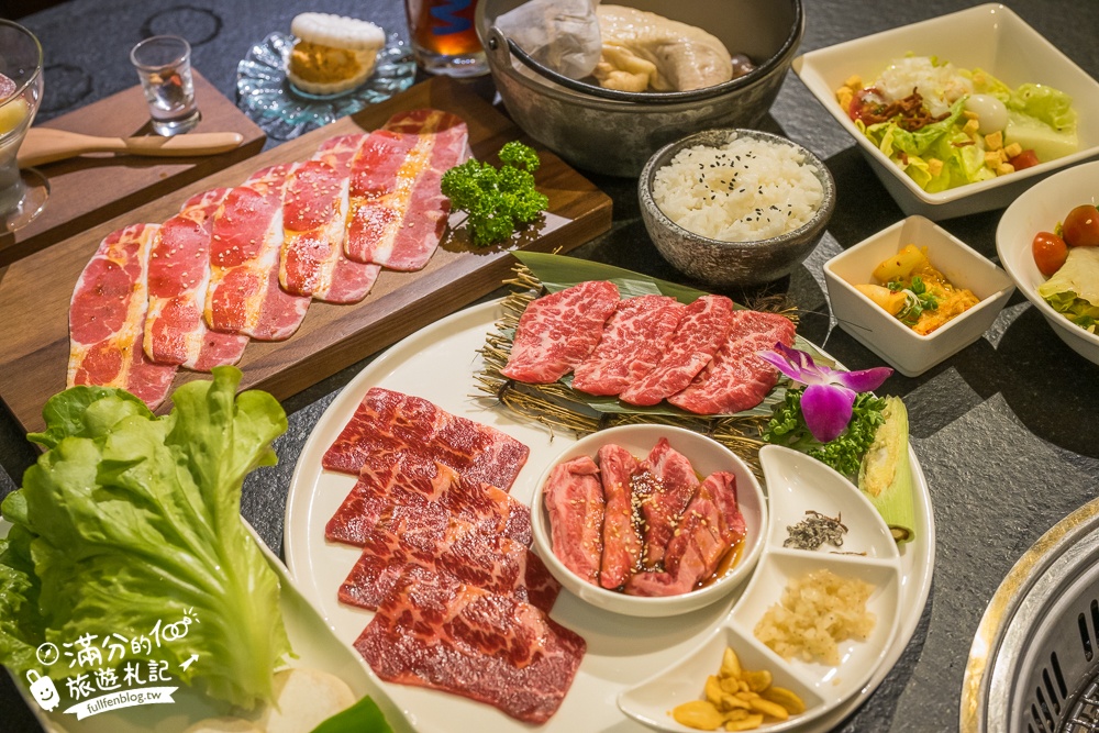 台中【瓦庫燒肉WOW COOL】全台最夢幻燒肉老宅,變身聖誕村,和聖誕老公公一起吃燒肉!