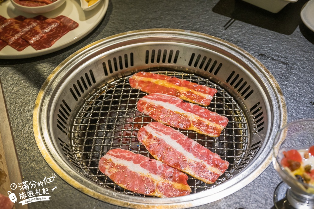 台中【瓦庫燒肉WOW COOL】全台最夢幻燒肉老宅,變身聖誕村,和聖誕老公公一起吃燒肉!