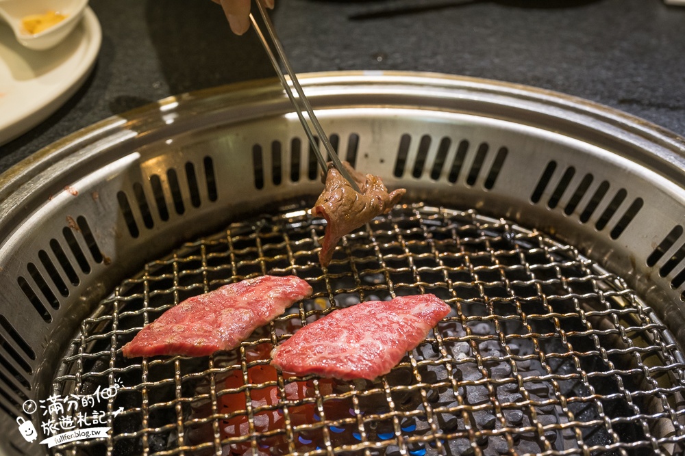 台中【瓦庫燒肉WOW COOL】全台最夢幻燒肉老宅,變身聖誕村,和聖誕老公公一起吃燒肉!