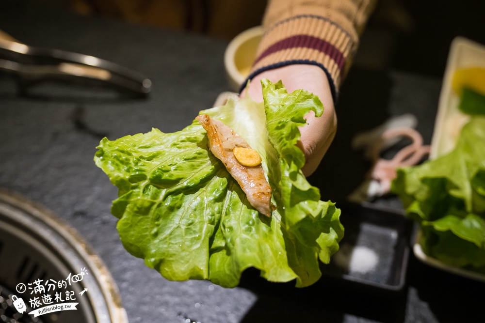 台中【瓦庫燒肉WOW COOL】全台最夢幻燒肉老宅,變身聖誕村,和聖誕老公公一起吃燒肉!