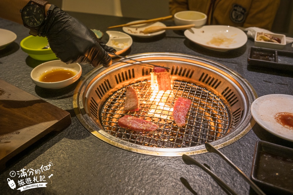 台中【瓦庫燒肉WOW COOL】全台最夢幻燒肉老宅,變身聖誕村,和聖誕老公公一起吃燒肉!