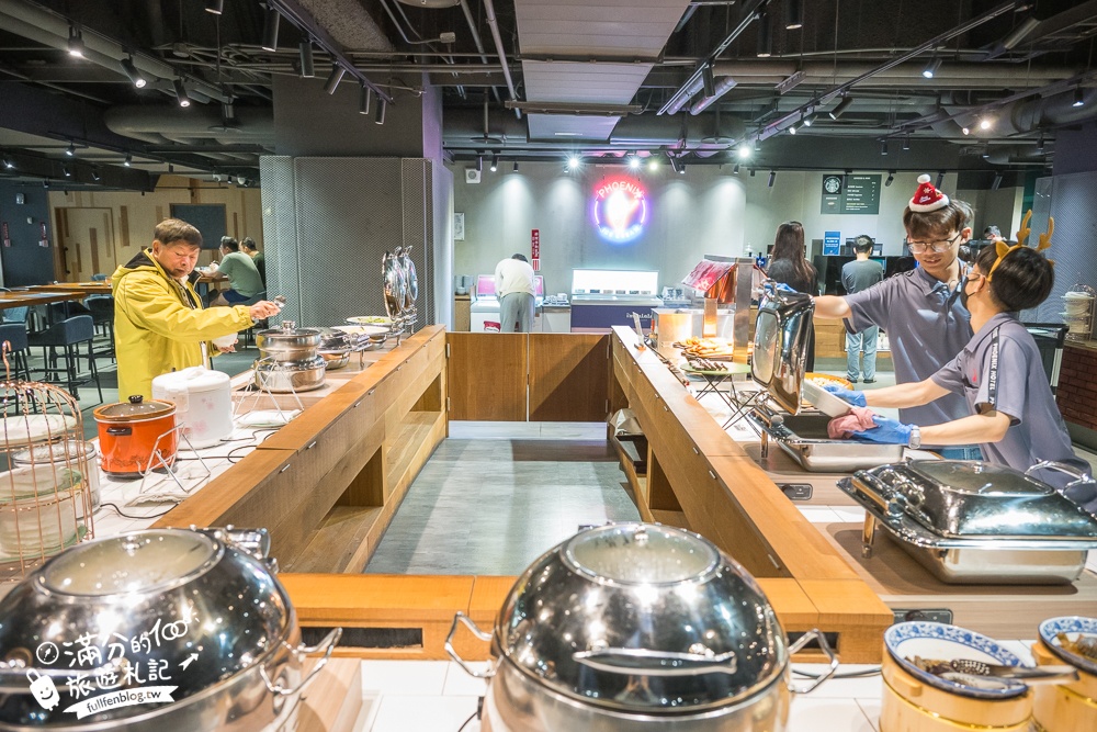 台中親子飯店【台中鳳凰酒店】睡在法拉利汽車上,太空主題遊戲場,超狂早午餐自助吧,星巴克咖啡喝到飽!