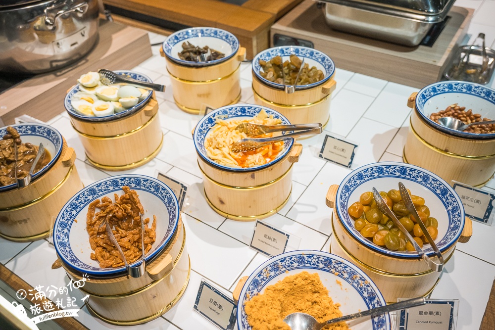 台中親子飯店【台中鳳凰酒店】睡在法拉利汽車上,太空主題遊戲場,超狂早午餐自助吧,星巴克咖啡喝到飽!