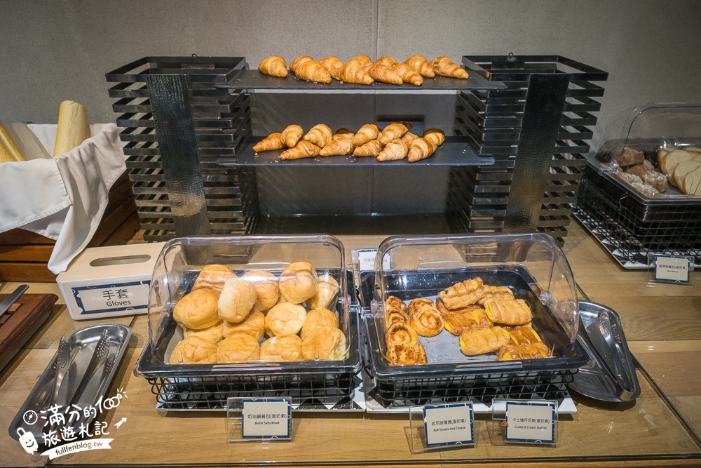 台中親子飯店【台中鳳凰酒店】睡在法拉利汽車上,太空主題遊戲場,超狂早午餐自助吧,星巴克咖啡喝到飽!