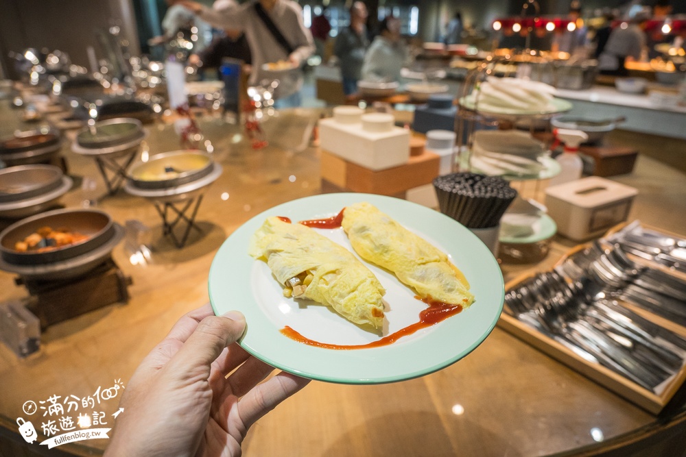 台中親子飯店【台中鳳凰酒店】睡在法拉利汽車上,太空主題遊戲場,超狂早午餐自助吧,星巴克咖啡喝到飽!