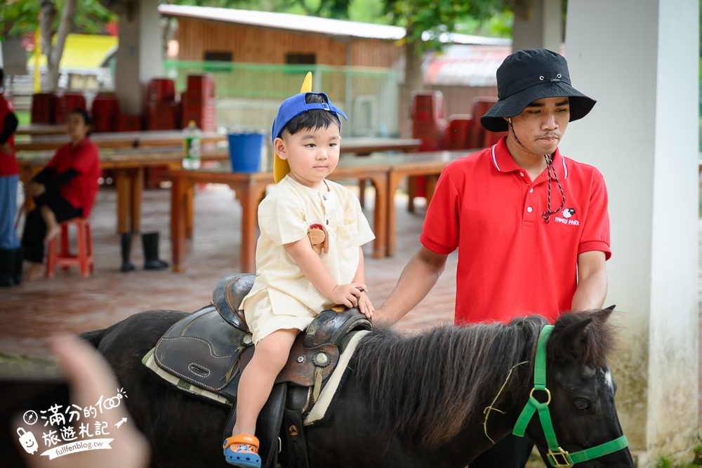 芭達雅親子景點【芭達雅小綿羊農莊】Pattaya Sheep Farm精彩動物運動會,童話故事場景,能餵動物.玩樂園,還能騎馬坐馬車!