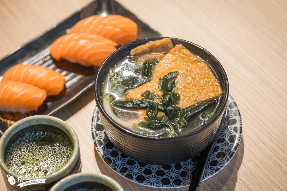 台中親子餐廳【侍悟丸迴轉壽司台中米平方店】小火車軌道送餐超吸睛,飛機壽司兒童餐小孩好愛!