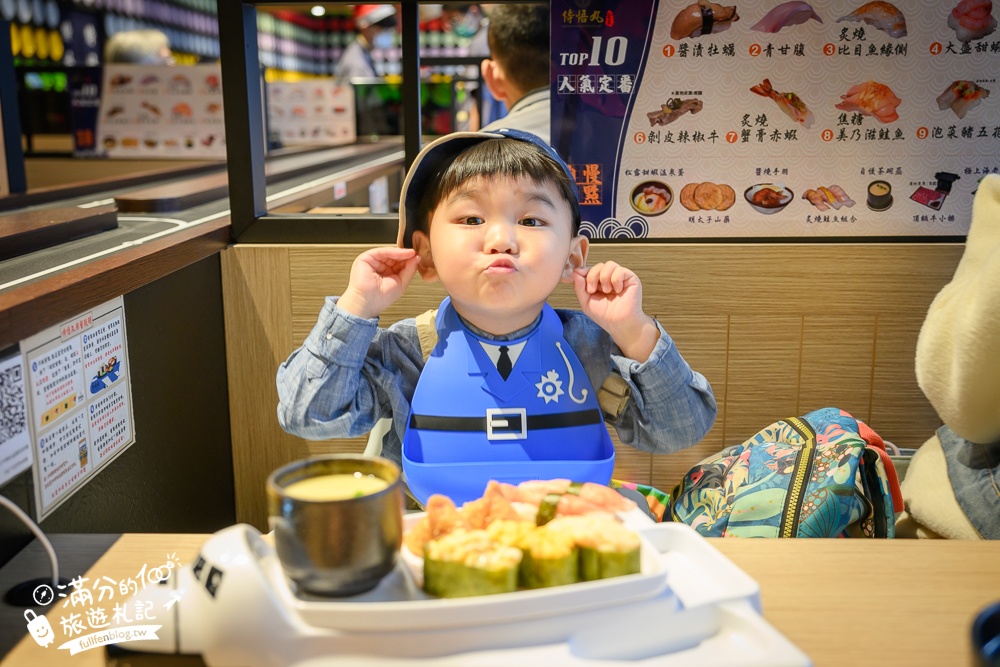 台中親子餐廳【侍悟丸迴轉壽司台中米平方店】小火車軌道送餐超吸睛,飛機壽司兒童餐小孩好愛!