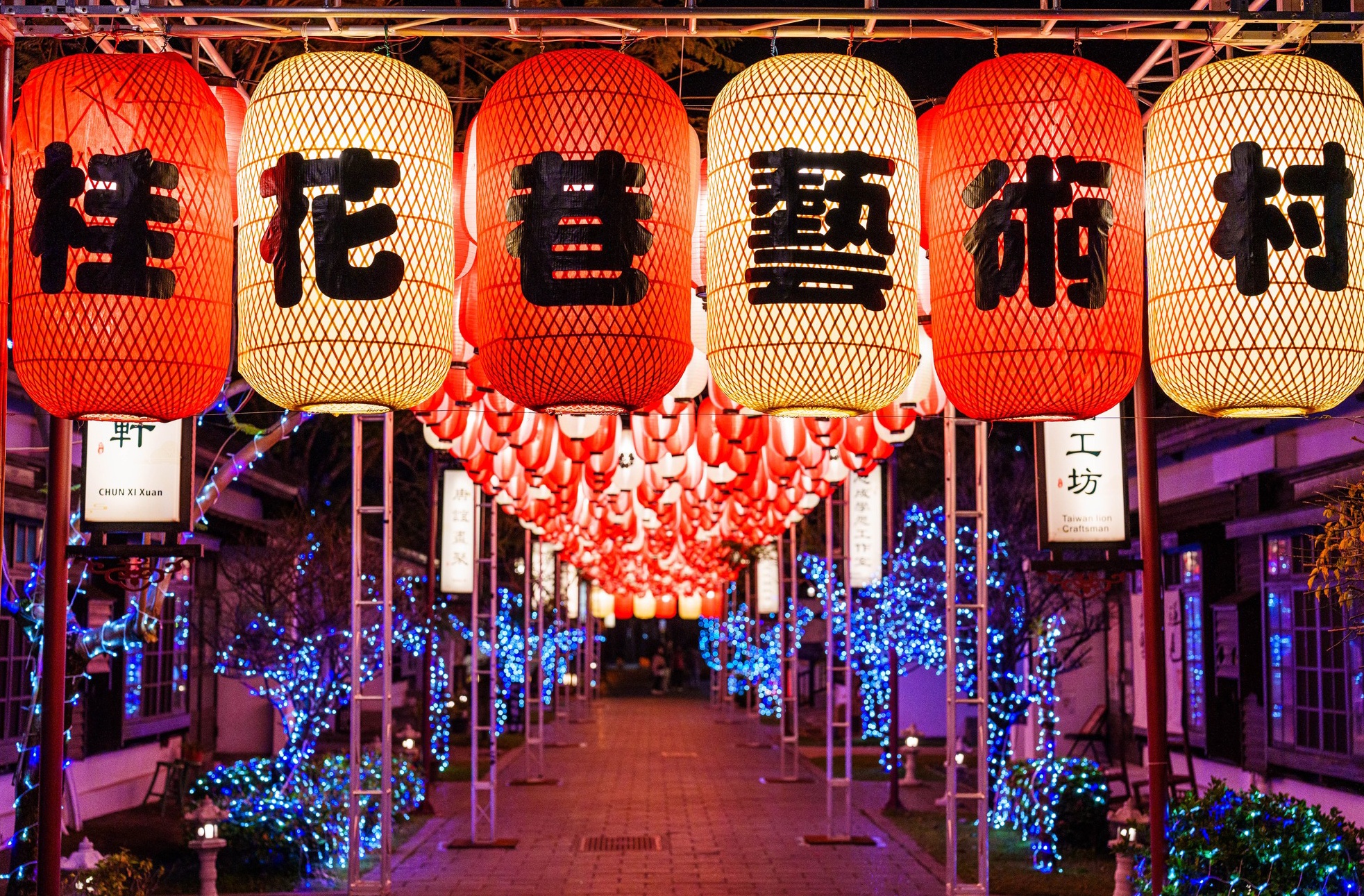 【2025鹿港景點一日遊】TOP20彰化鹿港景點推薦,逛老街.穿旗袍.走古蹟.吃美食.觀光工廠.復古人力車~鹿港住宿美食推薦！