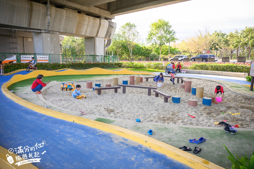 【2025田中景點一日遊】TOP10個彰化田中溪州順遊景點推薦,巨人聖誕襪.窯燒貓村.水上鳥居.金色宮殿,彰化田中親子遊!