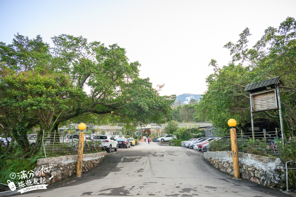 【陽明山溫泉】馬槽花藝村,半露天日式湯屋超美,牛奶色硫磺溫泉,泡湯望山景,還能吃美食泡茶超讚!