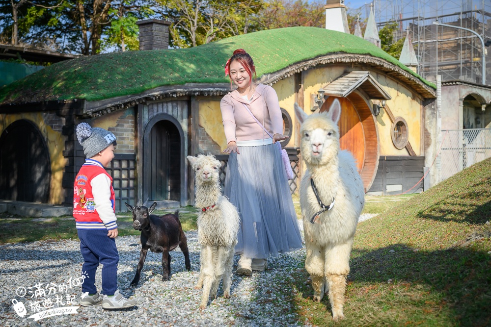 【2025琉璃仙境最新動物園區】環遊世界的萌寵樂園.笑笑羊.羊駝.侏儒山羊陪你玩,還能在水管屋裡吃火鍋!