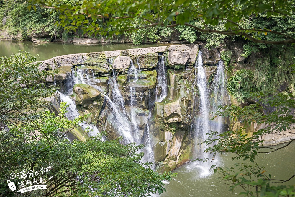 【2025平溪十分瀑布公園】免門票台版尼加拉大瀑布,親子同行專屬無障礙步道,超震撼~森林系天然溪谷瀑布!