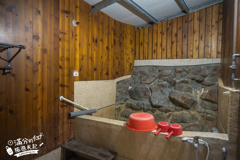 宜蘭溫泉【傳奇溫泉湯屋】礁溪平價個人湯屋.小湯屋只要200元,還可以露營車泊只要500含泡溫泉耶!