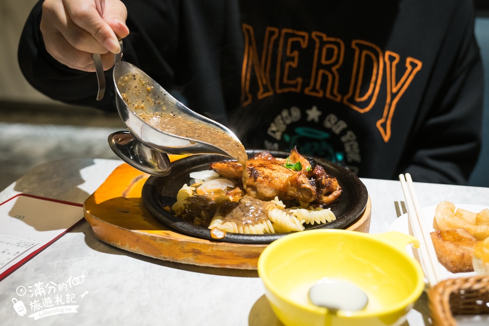 桃園美食【我家牛排南崁店】點390元平價牛排,就能享100道美食自助吧無限暢飲超狂！