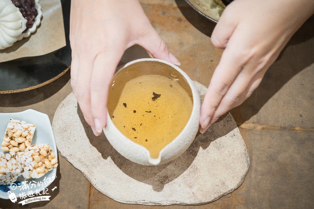 2025宜蘭新景點【日光山茶屋】群山環繞的田野茶館,優雅泡茶品茶香,還能輕鬆眺望龜山島!