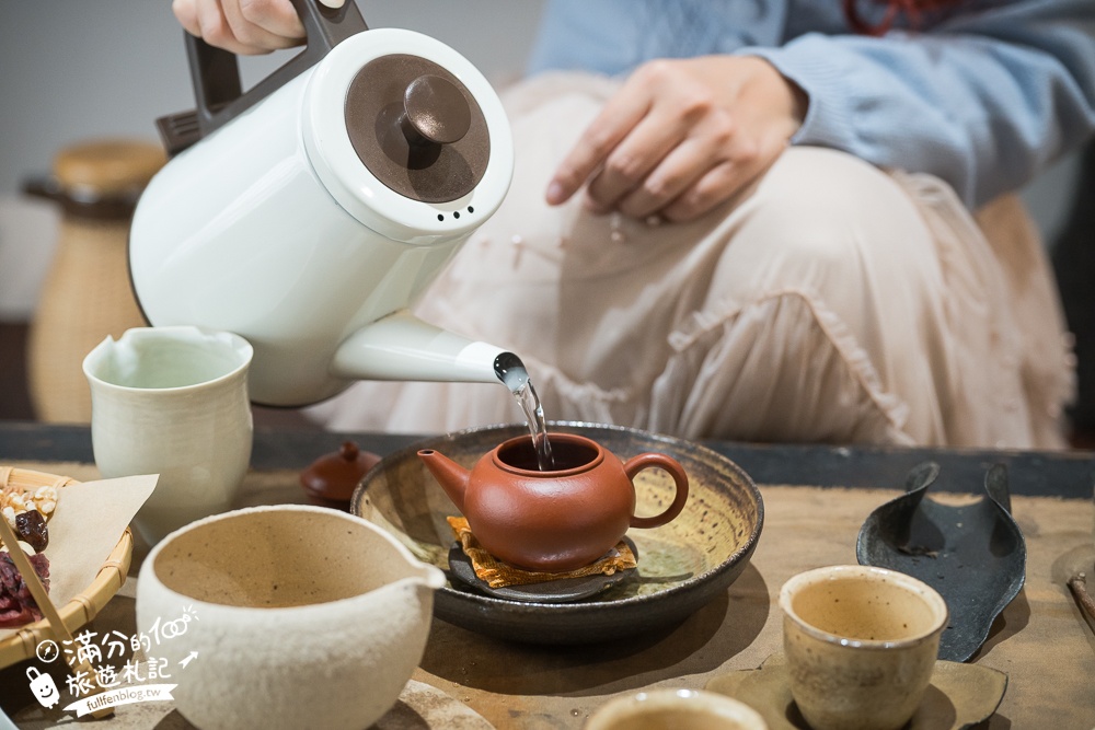 2025宜蘭新景點【日光山茶屋】群山環繞的田野茶館,優雅泡茶品茶香,還能輕鬆眺望龜山島!