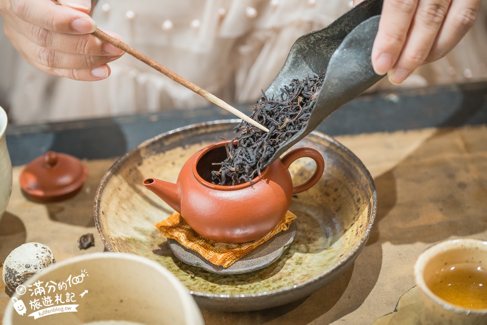 2025宜蘭新景點【日光山茶屋】群山環繞的田野茶館,優雅泡茶品茶香,還能輕鬆眺望龜山島!