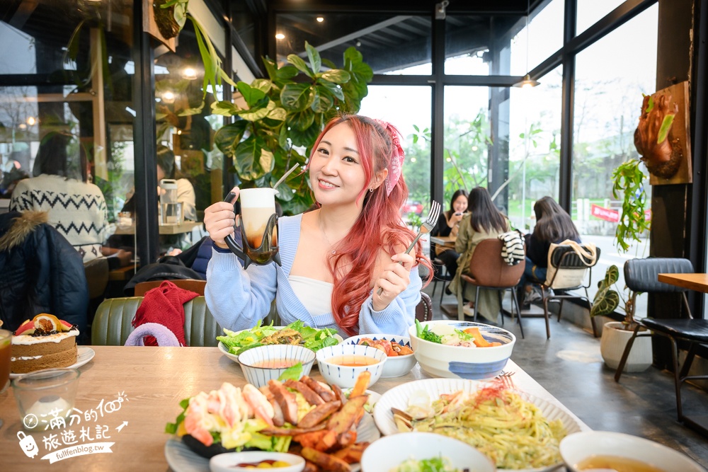 宜蘭美食【蘭波LanPO】鬧中取靜的秘境玻璃屋,吃飯吃麵喝酒下午茶,親子寵物友善的創意料理餐廳！