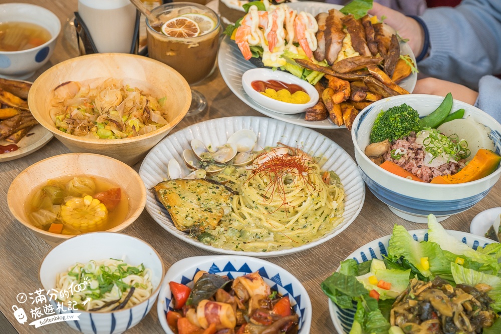宜蘭美食【蘭波LanPO】鬧中取靜的秘境玻璃屋,吃飯吃麵喝酒下午茶,親子寵物友善的創意料理餐廳！