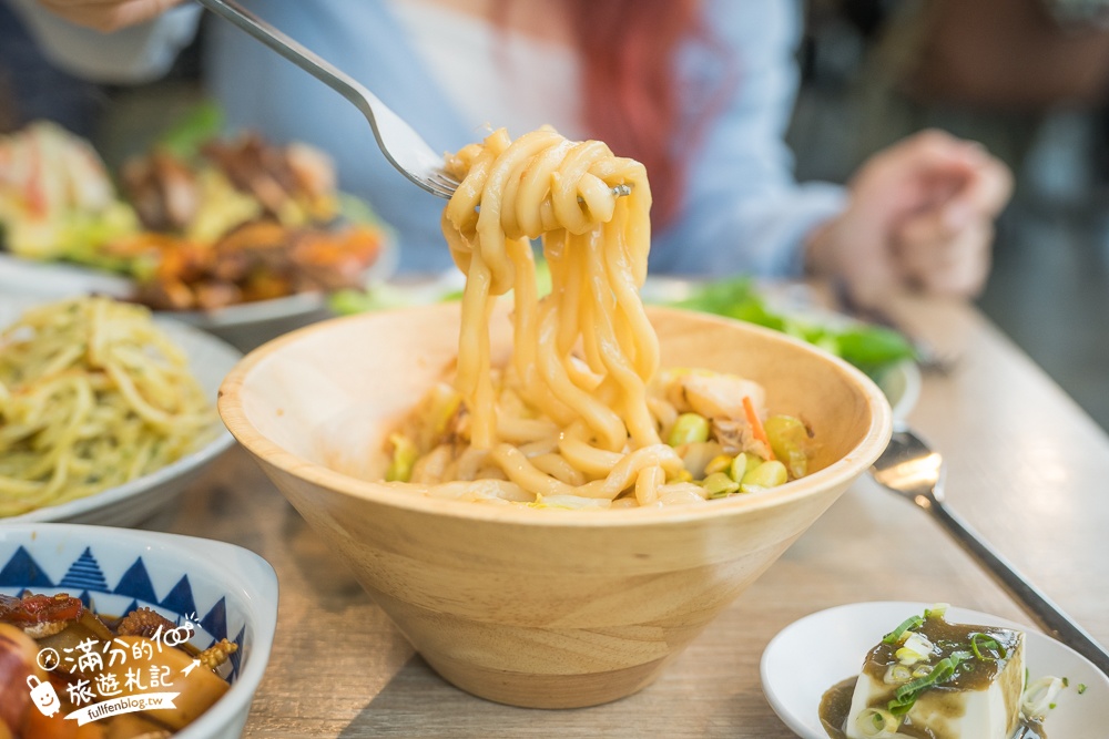宜蘭美食【蘭波LanPO】鬧中取靜的秘境玻璃屋,吃飯吃麵喝酒下午茶,親子寵物友善的創意料理餐廳！