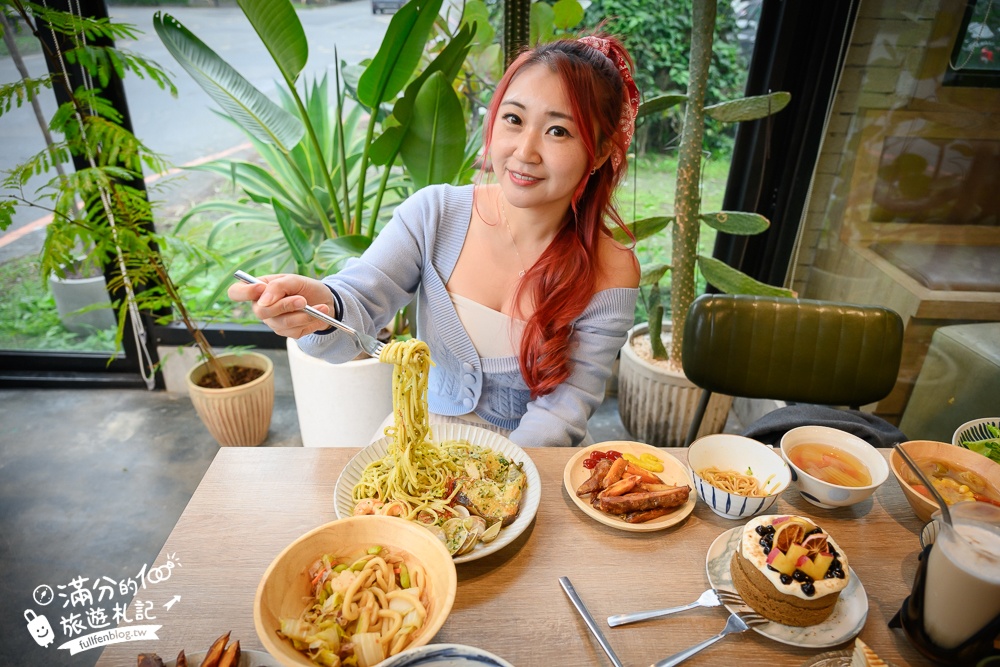 宜蘭美食【蘭波LanPO】鬧中取靜的秘境玻璃屋,吃飯吃麵喝酒下午茶,親子寵物友善的創意料理餐廳！