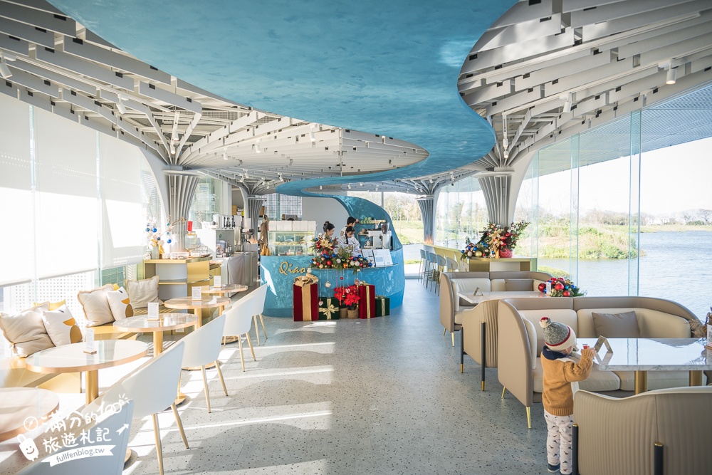 桃園【The QiAO喬寓咖啡】華興池生態埤塘公園最新玻璃屋咖啡館,飛機看到飽,還能玩SUP&踩天鵝!