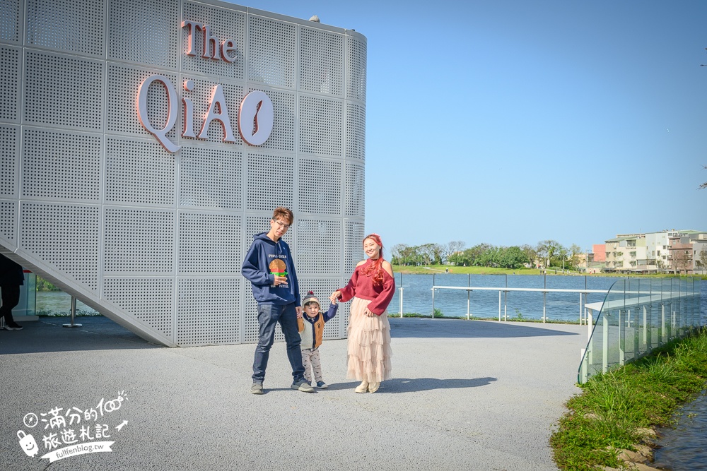桃園【The QiAO喬寓咖啡】華興池生態埤塘公園最新玻璃屋咖啡館,飛機看到飽,還能玩SUP&踩天鵝!