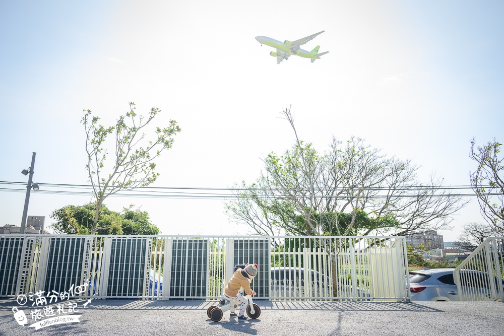 桃園【The QiAO喬寓咖啡】華興池生態埤塘公園最新玻璃屋咖啡館,飛機看到飽,還能玩SUP&踩天鵝!