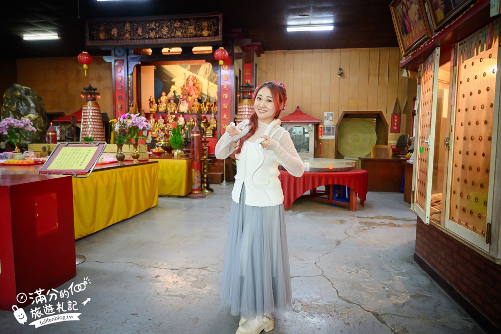 桃園【白蛇廟】全台唯一白娘娘白蛇廟,奇廟之稱,供奉300條白蛇,還能體驗小白龍披掛加持好運保平安!