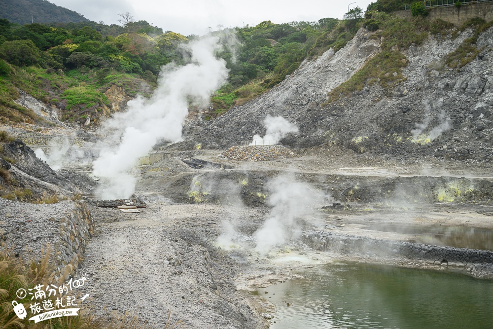 【2025硫磺谷溫泉泡腳池】陽明山硫磺谷遊憩區,免費泡足湯溫泉,裊裊白煙看地熱和黃金色硫磺礦脈好壯觀!