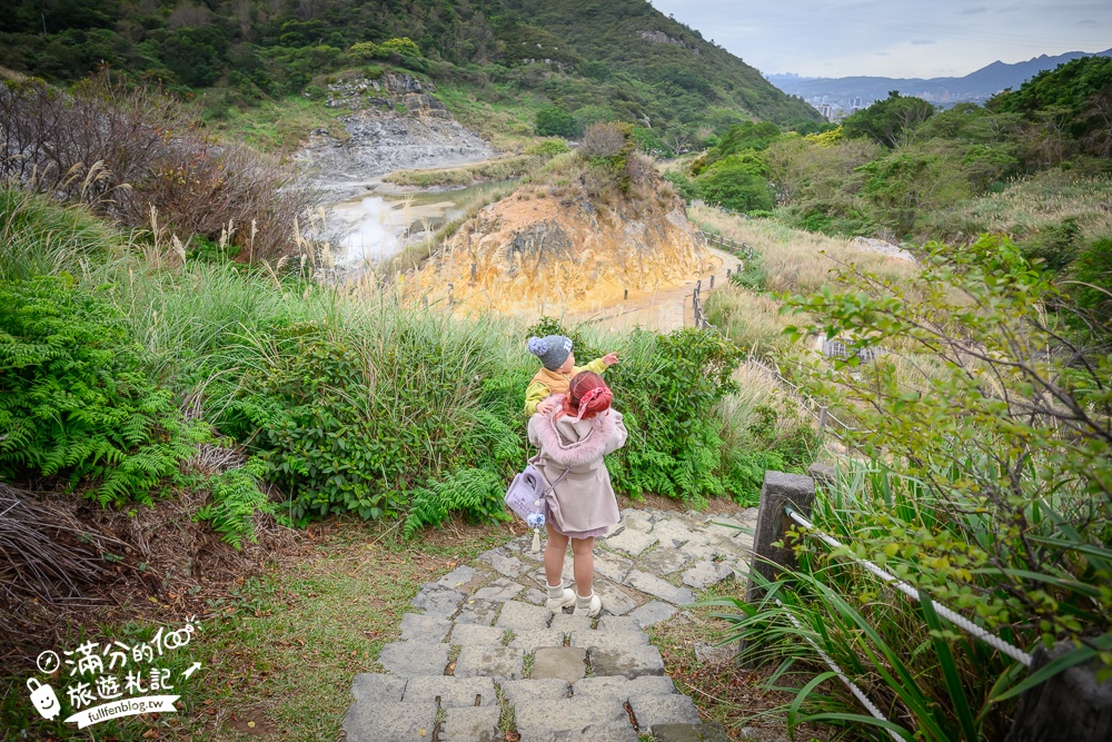 【2025硫磺谷溫泉泡腳池】陽明山硫磺谷遊憩區,免費泡足湯溫泉,裊裊白煙看地熱和黃金色硫磺礦脈好壯觀!
