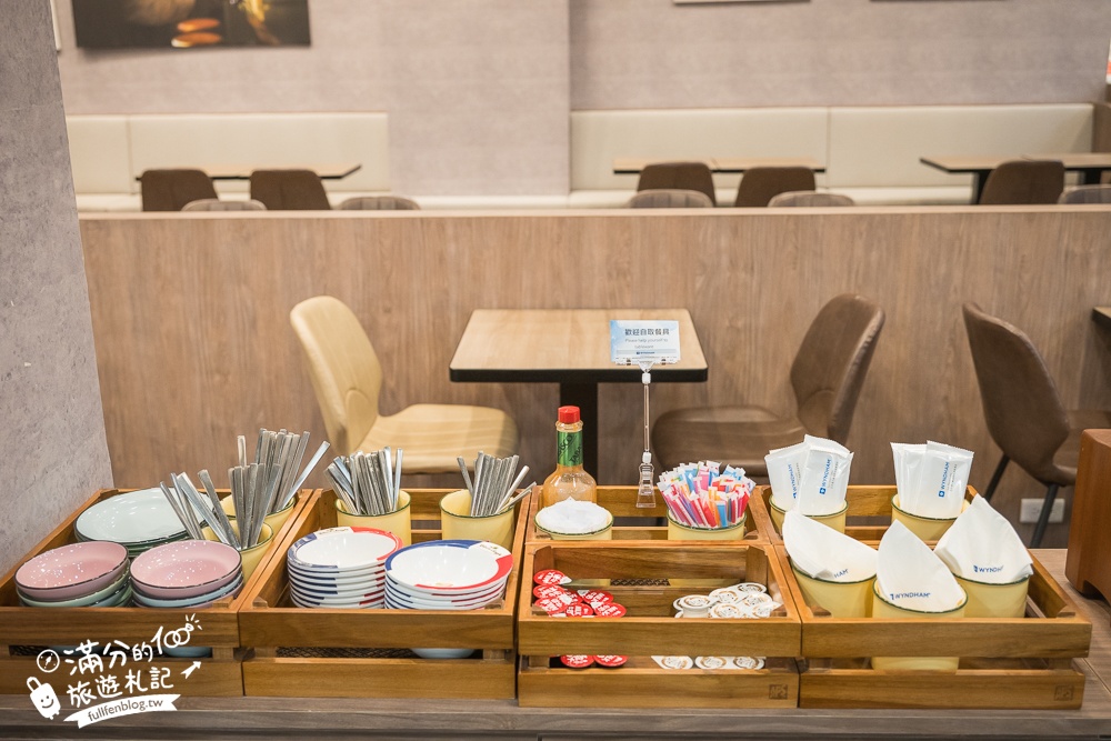 南投【魯魯札札咖啡親子館】日月潭最大親子餐廳,有吃又有玩.球池溜滑梯.跑道賽車.沙池小火車超放電!