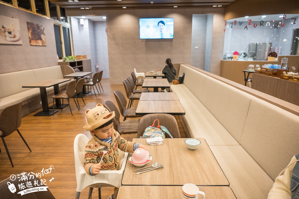 南投【魯魯札札咖啡親子館】日月潭最大親子餐廳,有吃又有玩.球池溜滑梯.跑道賽車.沙池小火車超放電!