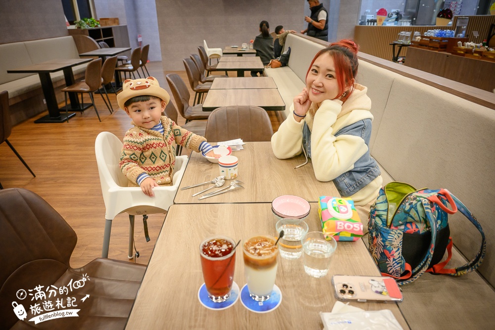 南投【魯魯札札咖啡親子館】日月潭最大親子餐廳,有吃又有玩.球池溜滑梯.跑道賽車.沙池小火車超放電!