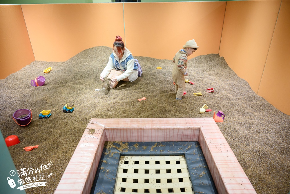 南投【魯魯札札咖啡親子館】日月潭最大親子餐廳,有吃又有玩.球池溜滑梯.跑道賽車.沙池小火車超放電!