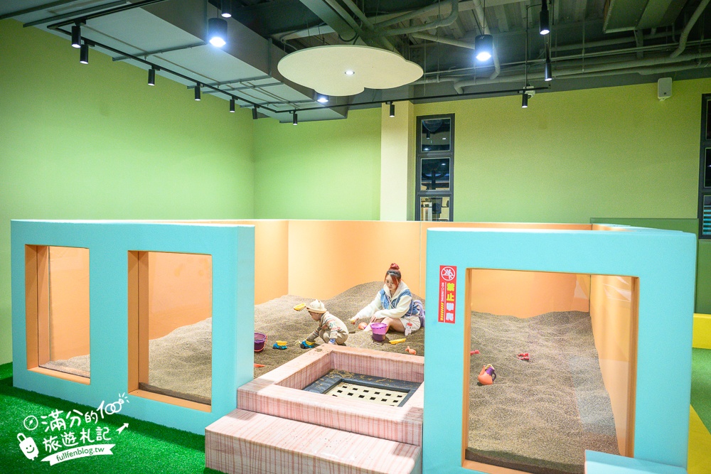 南投【魯魯札札咖啡親子館】日月潭最大親子餐廳,有吃又有玩.球池溜滑梯.跑道賽車.沙池小火車超放電!