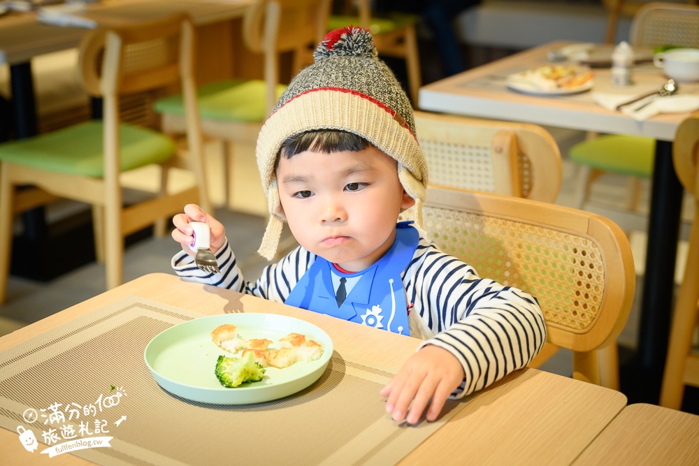 日月潭湖景飯店推薦【日月潭鴻賓大飯店】水社碼頭旁.周圍商圈熱鬧.每間房都能看日月潭絕美湖光山色!