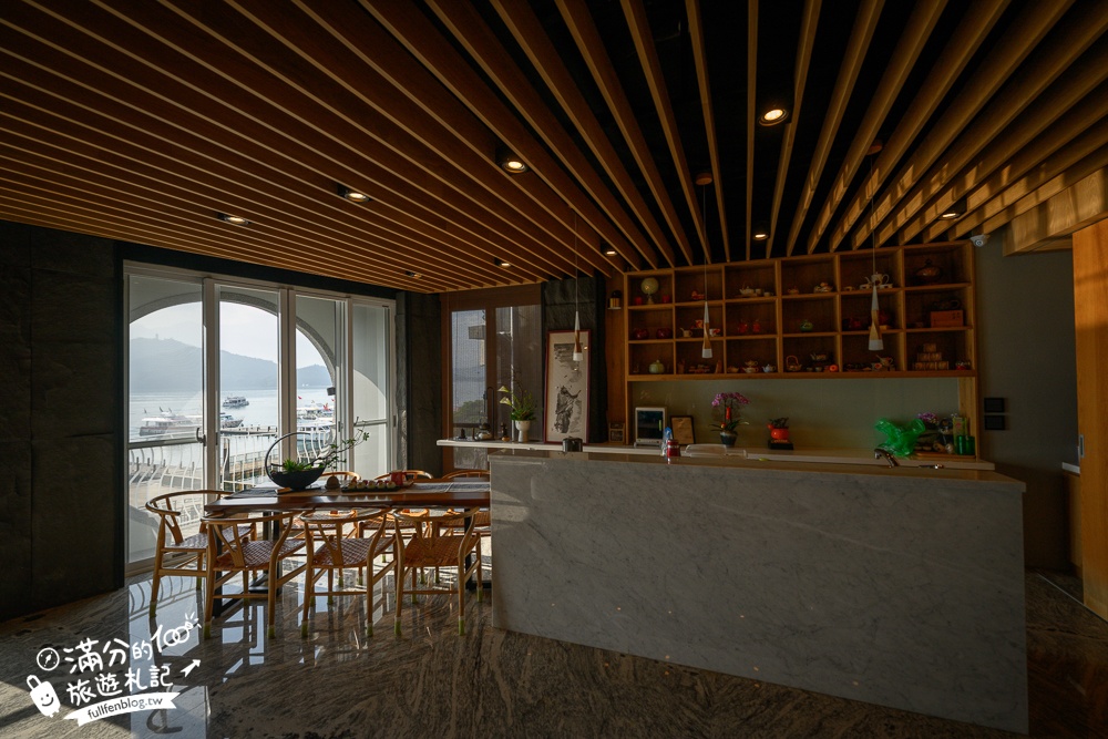 日月潭湖景飯店推薦【日月潭鴻賓大飯店】水社碼頭旁.周圍商圈熱鬧.每間房都能看日月潭絕美湖光山色!