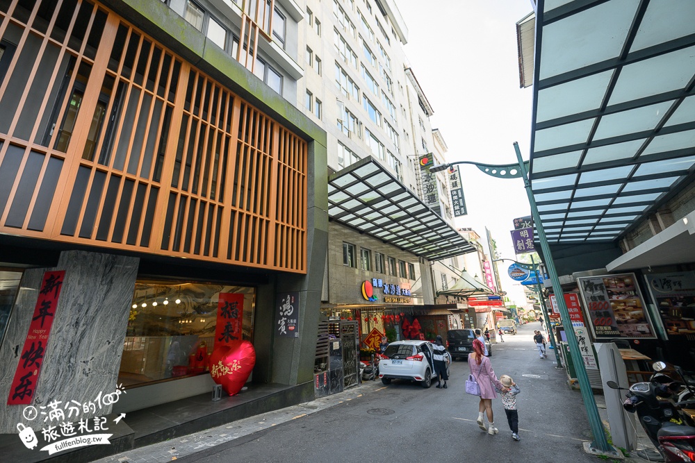 日月潭湖景飯店推薦【日月潭鴻賓大飯店】水社碼頭旁.周圍商圈熱鬧.每間房都能看日月潭絕美湖光山色!