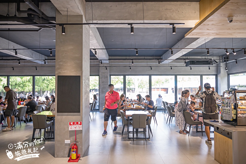 宜蘭【樹懶餐廳萌寵農場】落羽松玻璃屋超美,三大區萌寵玩樂互動空間開箱,與樹懶.泰迪羊.鸚鵡.大紅鶴.鵜鶘互動太好玩!