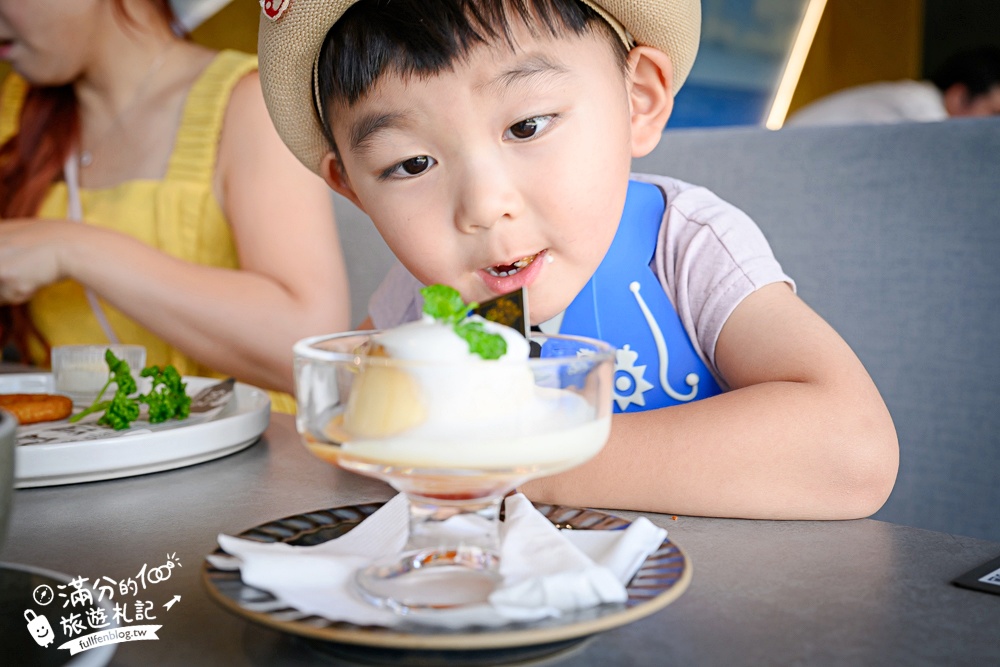 宜蘭【樹懶餐廳萌寵農場】落羽松玻璃屋超美,三大區萌寵玩樂互動空間開箱,與樹懶.泰迪羊.鸚鵡.大紅鶴.鵜鶘互動太好玩!