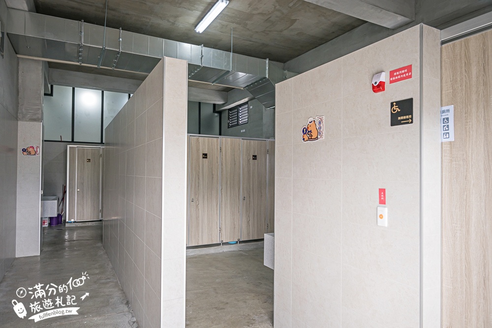 宜蘭【樹懶餐廳萌寵農場】落羽松玻璃屋超美,三大區萌寵玩樂互動空間開箱,與樹懶.泰迪羊.鸚鵡.大紅鶴.鵜鶘互動太好玩!