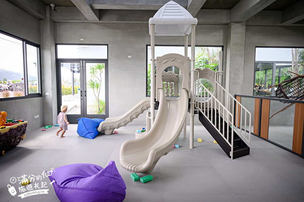 宜蘭【樹懶餐廳萌寵農場】落羽松玻璃屋超美,三大區萌寵玩樂互動空間開箱,與樹懶.泰迪羊.鸚鵡.大紅鶴.鵜鶘互動太好玩!