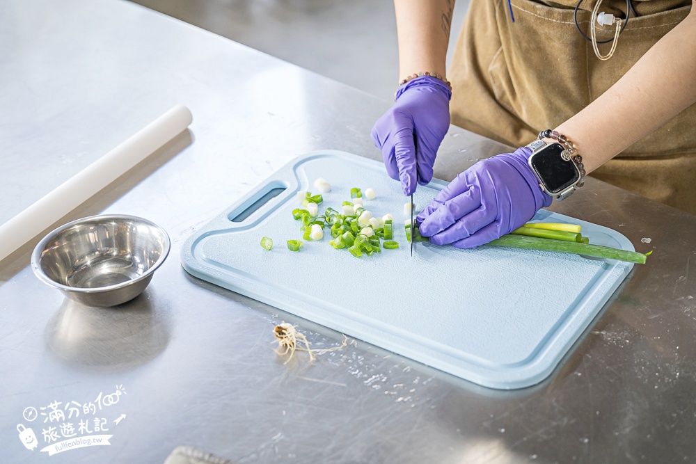 宜蘭【樹懶餐廳萌寵農場】落羽松玻璃屋超美,三大區萌寵玩樂互動空間開箱,與樹懶.泰迪羊.鸚鵡.大紅鶴.鵜鶘互動太好玩!
