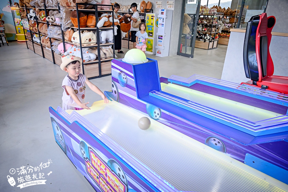 宜蘭【樹懶餐廳萌寵農場】落羽松玻璃屋超美,三大區萌寵玩樂互動空間開箱,與樹懶.泰迪羊.鸚鵡.大紅鶴.鵜鶘互動太好玩!