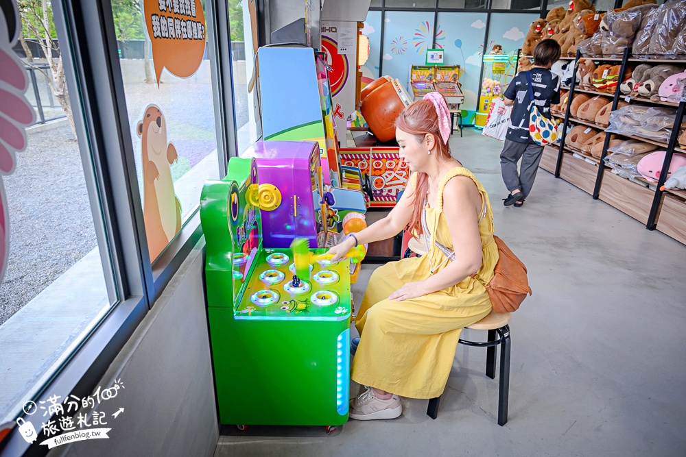 宜蘭【樹懶餐廳萌寵農場】落羽松玻璃屋超美,三大區萌寵玩樂互動空間開箱,與樹懶.泰迪羊.鸚鵡.大紅鶴.鵜鶘互動太好玩!