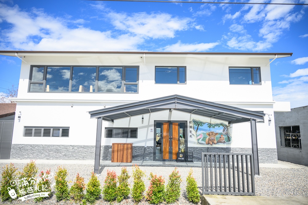 宜蘭【樹懶餐廳】全新萌寵景觀餐廳.玻璃屋看落羽松吃美食,近距離餵山地牛.泰迪羊.鸚鵡和樹懶,還有大紅鶴&鵜鶘出沒!